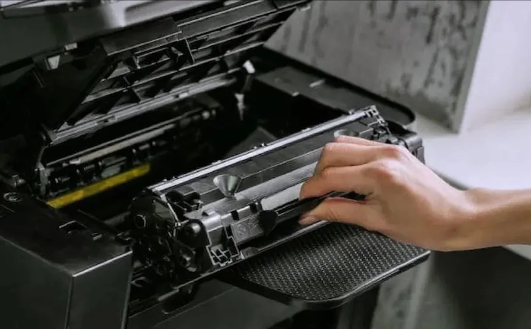 علت سیاه شدن پس زمینه در چاپ لیزری و روش اصلاح آن